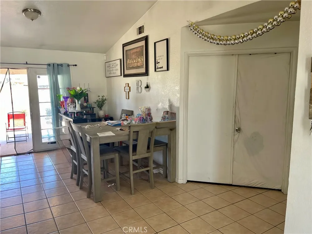 16131 Llanada Victorville, CA 92394