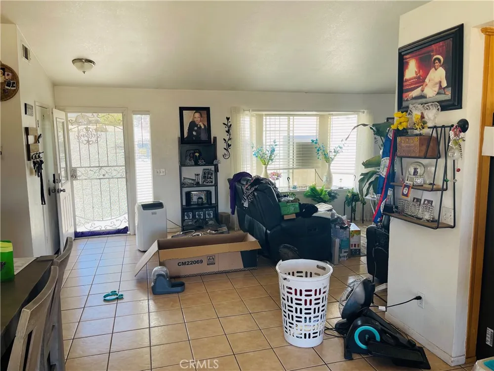16131 Llanada Victorville, CA 92394