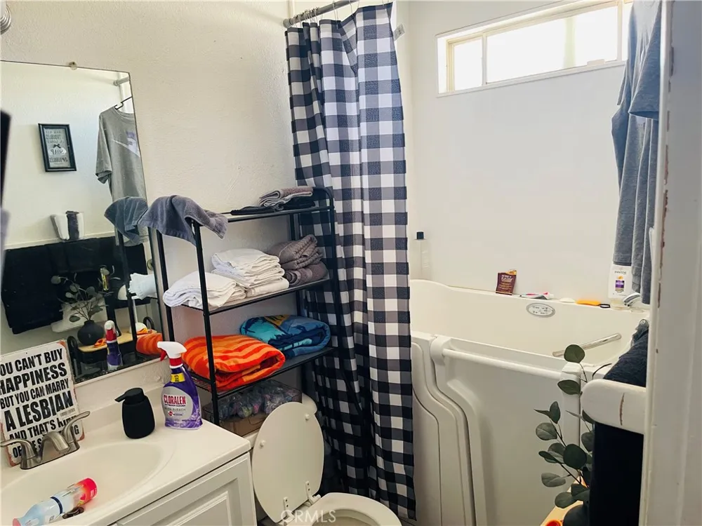 16131 Llanada Victorville, CA 92394