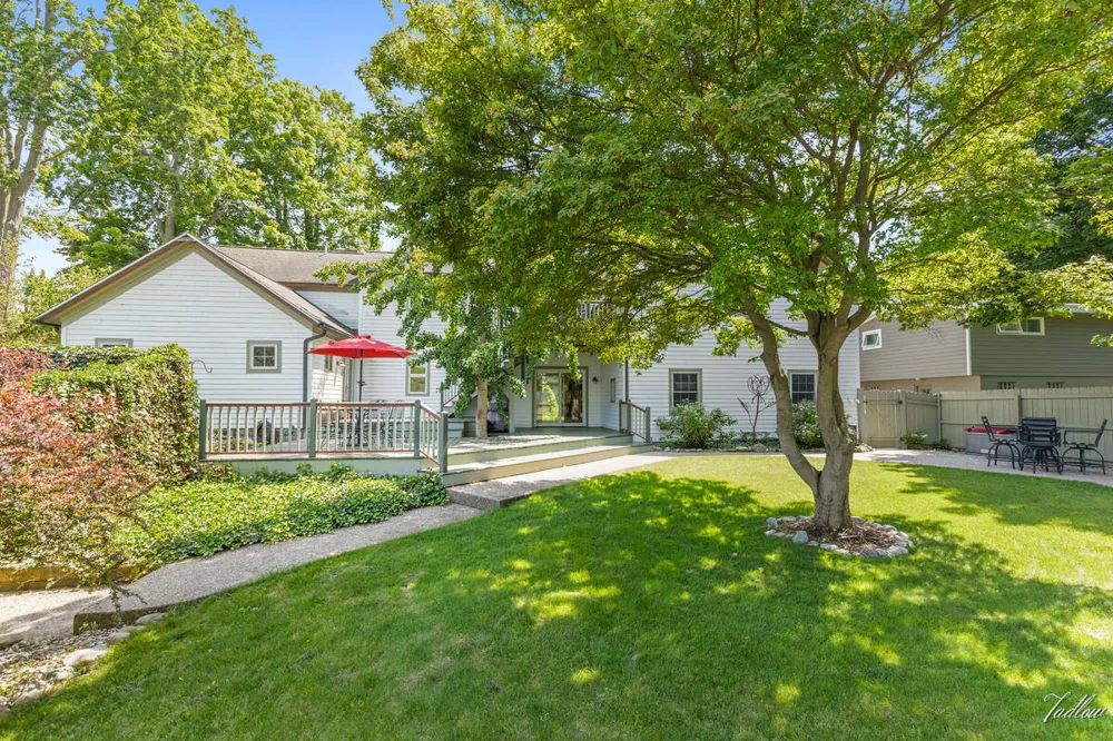 34 S Spring Street Douglas, MI 49406