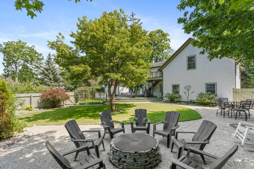 34 S Spring Street Douglas, MI 49406
