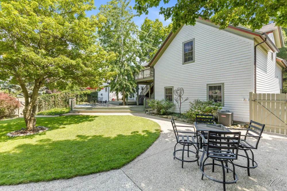 34 S Spring Street Douglas, MI 49406