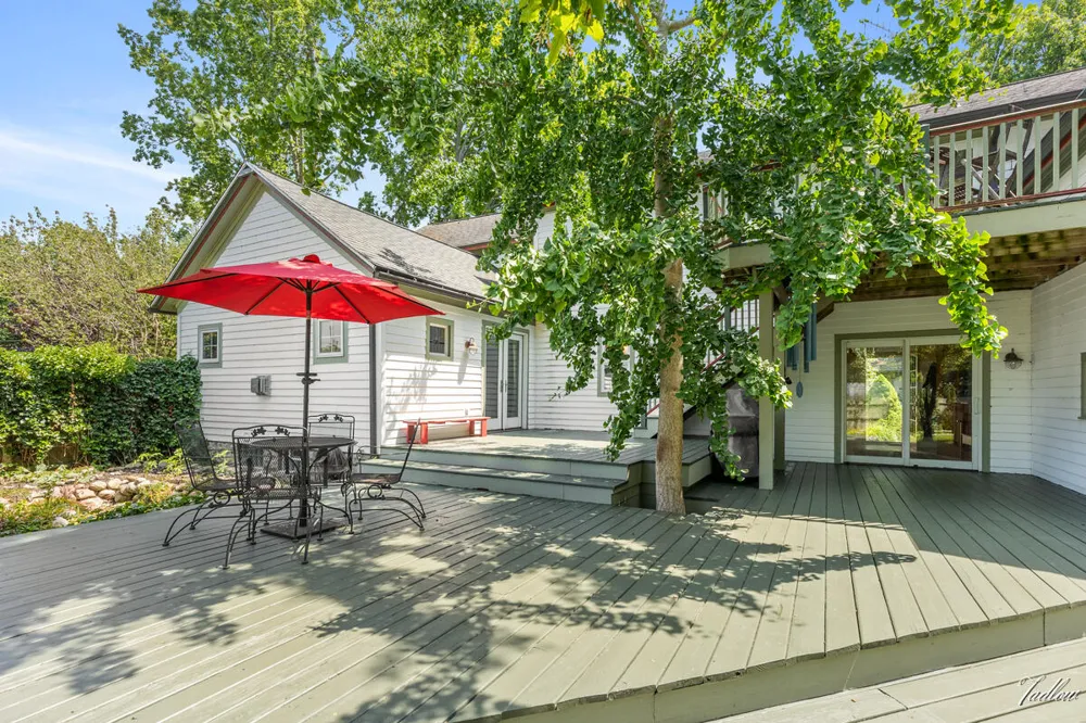 34 S Spring Street Douglas, MI 49406