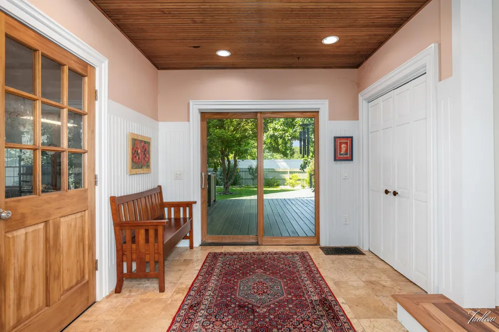 34 S Spring Street Douglas, MI 49406