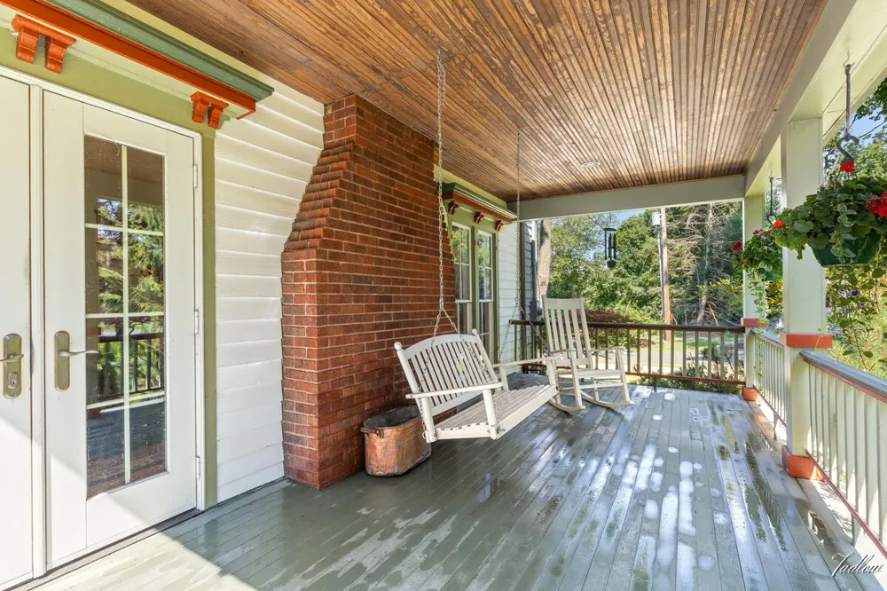 34 S Spring Street Douglas, MI 49406