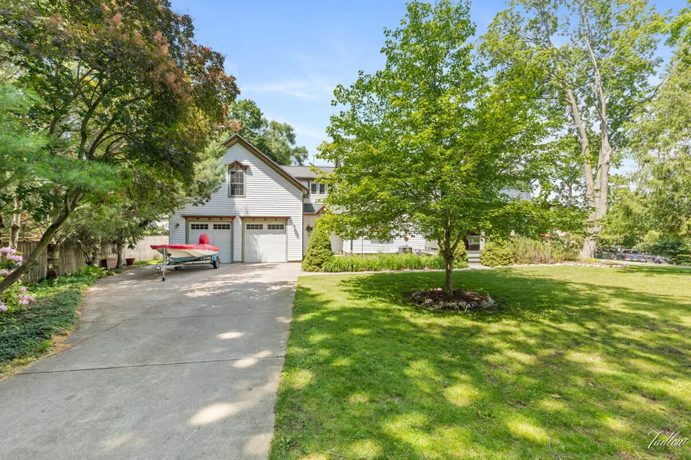 34 S Spring Street Douglas, MI 49406