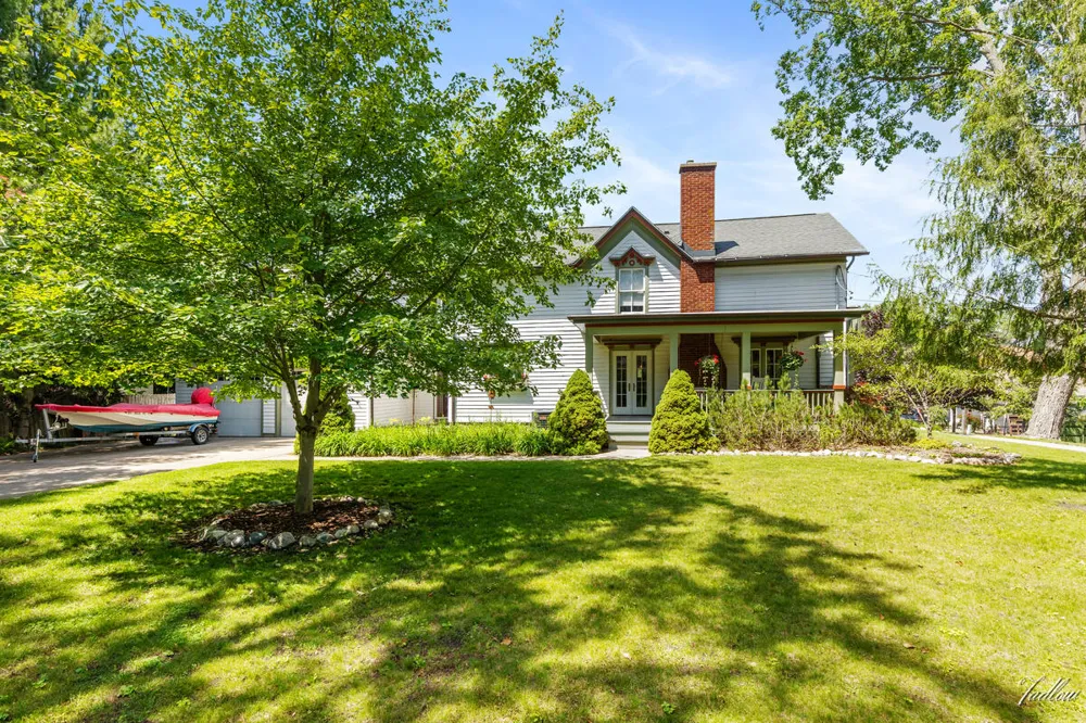 34 S Spring Street Douglas, MI 49406