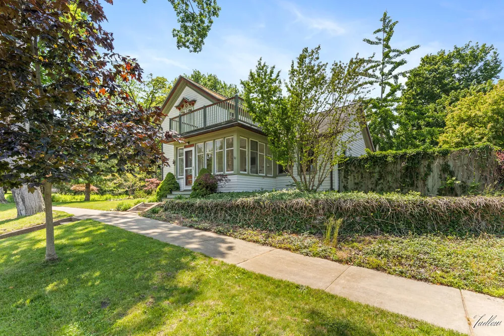34 S Spring Street Douglas, MI 49406