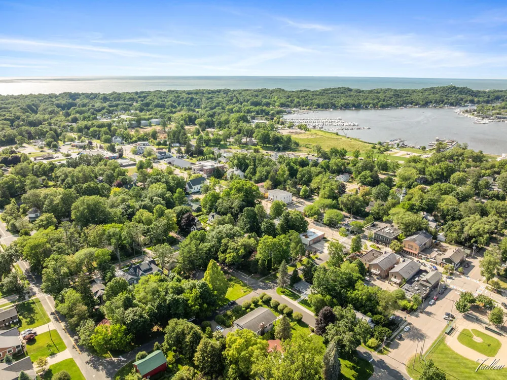 34 S Spring Street Douglas, MI 49406