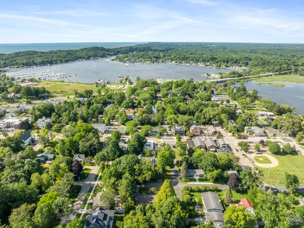 34 S Spring Street Douglas, MI 49406