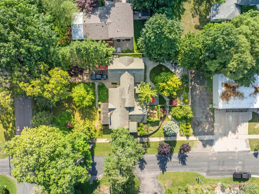 34 S Spring Street Douglas, MI 49406