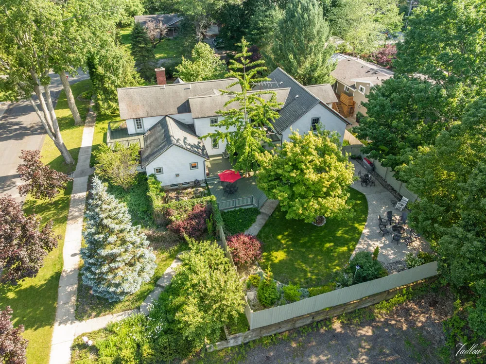 34 S Spring Street Douglas, MI 49406