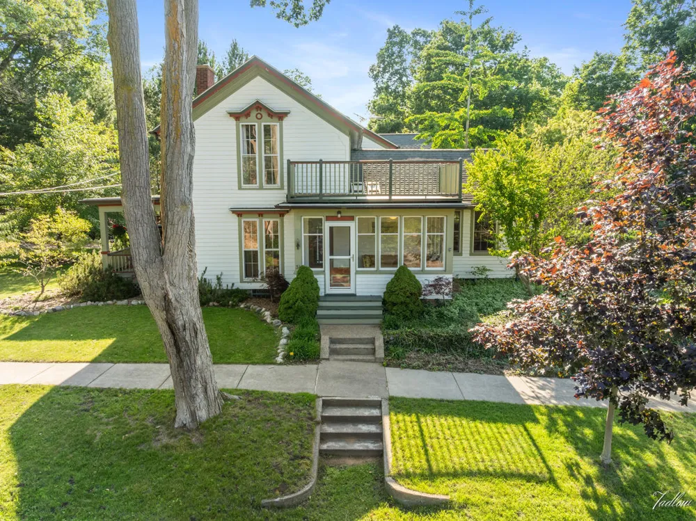 34 S Spring Street Douglas, MI 49406