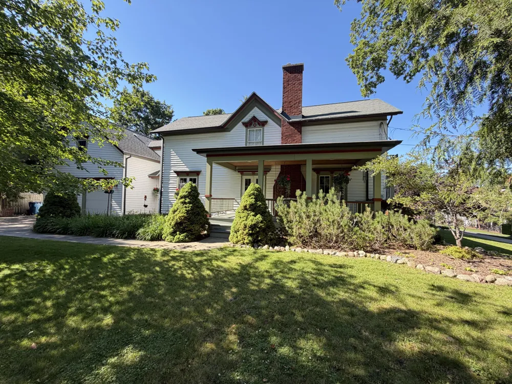 34 S Spring Street Douglas, MI 49406