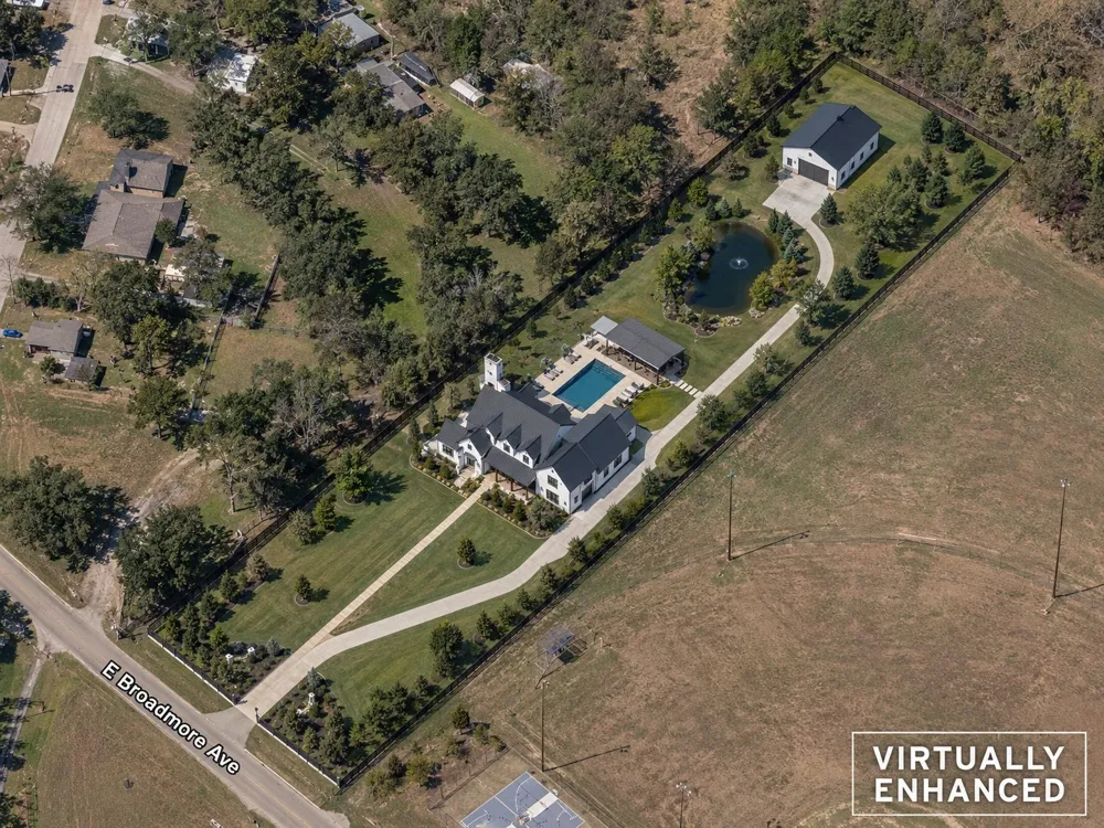 201 E Broadmore Avenue Wills Point, TX 75169