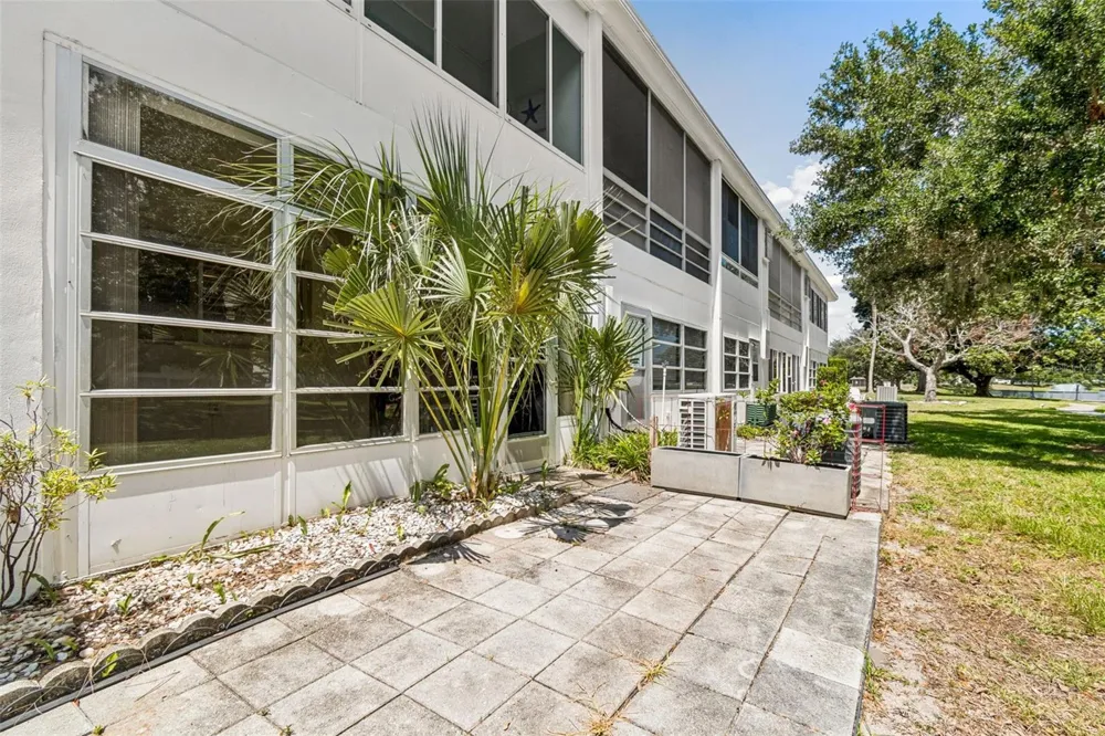 8220 112TH STREET #106 Seminole, FL 33772
