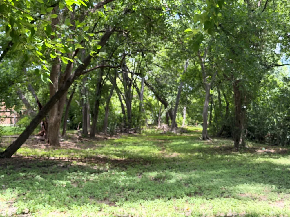 5101 Beverly Drive Beverly Hills, TX 76711