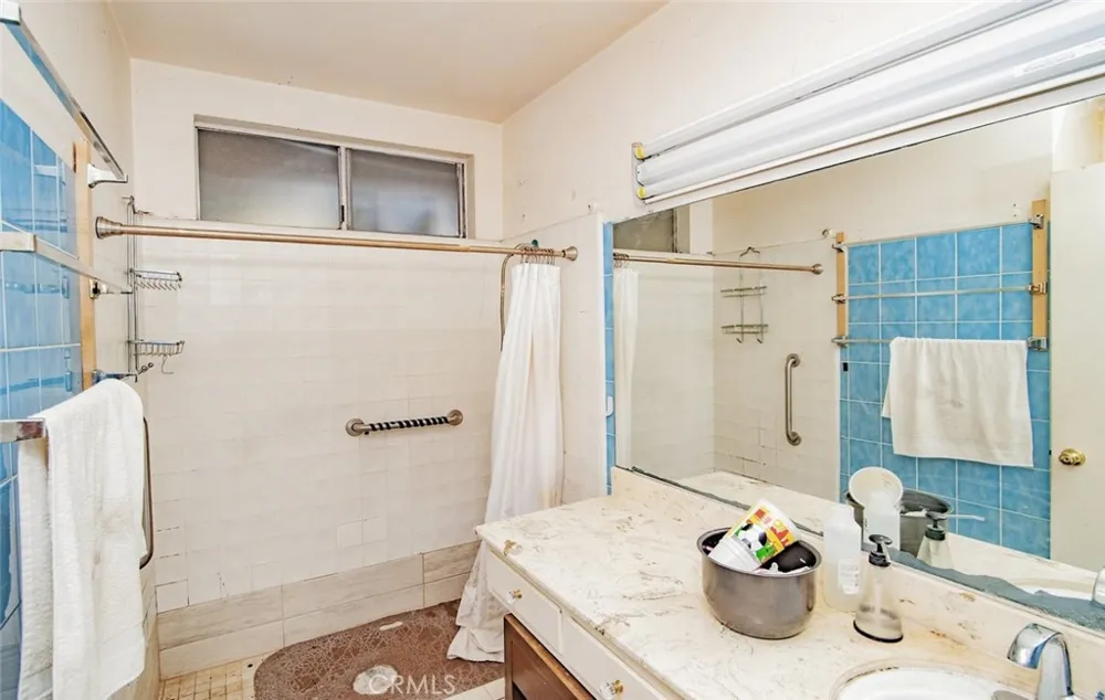 4427 W 166th Lawndale, CA 90260