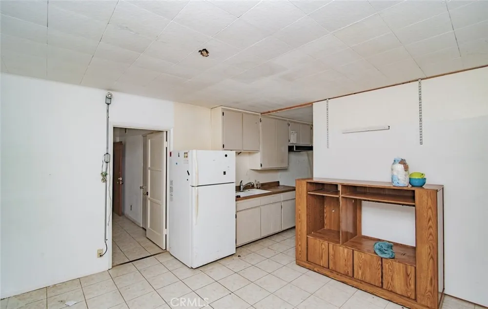 4427 W 166th Lawndale, CA 90260