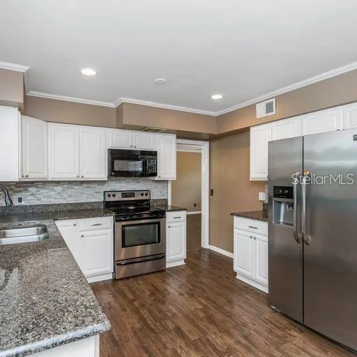 2608 OAKWOOD DRIVE Largo, FL 33771