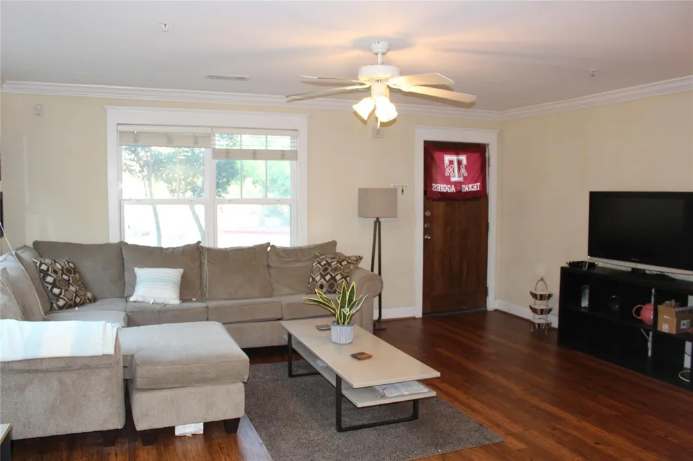 1725 Harvey Mitchell Parkway S #1517 College Station, TX 77840