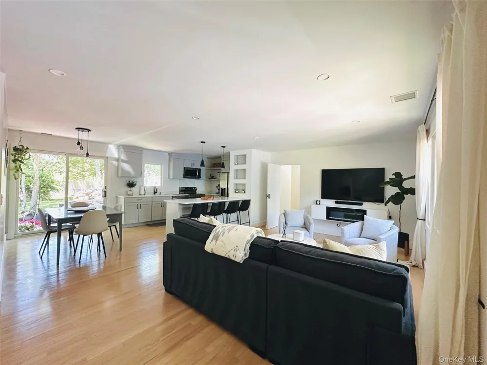 45 Yale Drive Hampton Bays, NY 11946
