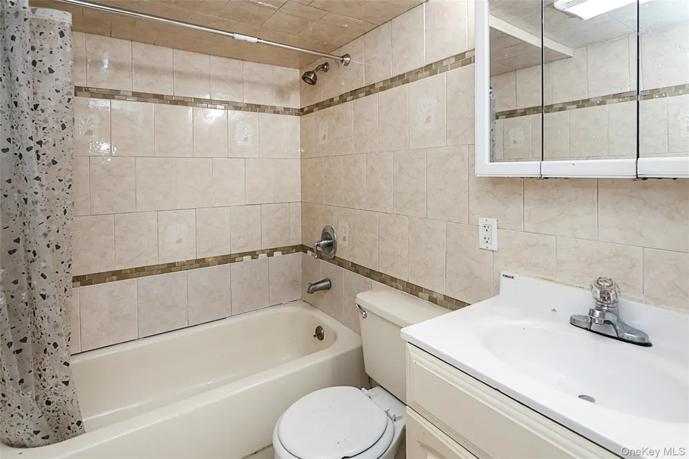 25A Reynolds Street Huntington Station, NY 11746