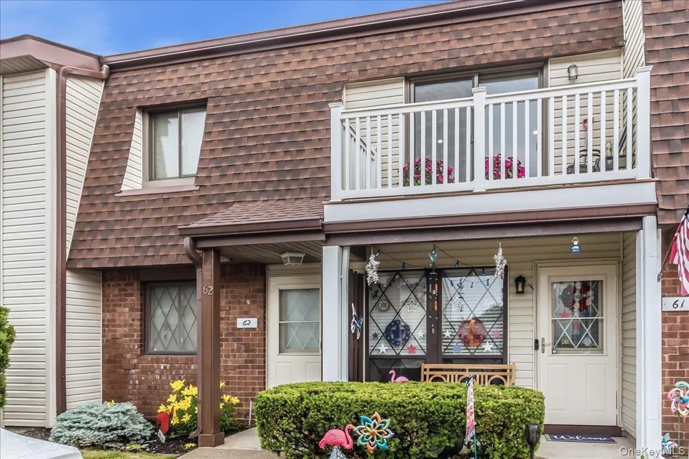 62 Cambridge Drive W Copiague, NY 11726