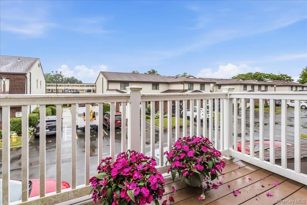 62 Cambridge Drive W Copiague, NY 11726