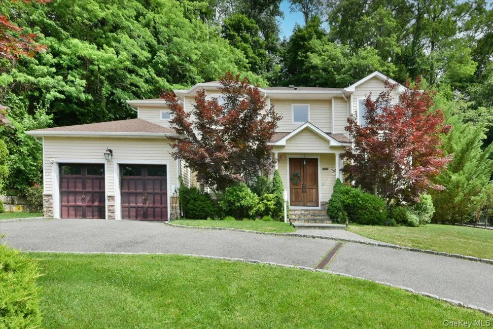 245 Harbor Hill Road East Hills, NY 11576