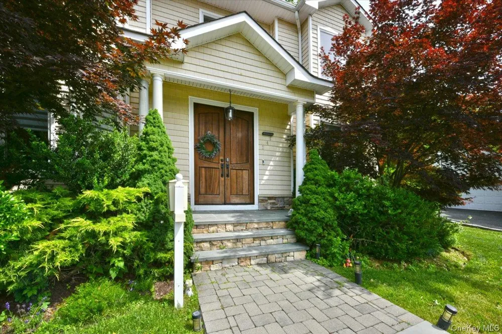 245 Harbor Hill Road East Hills, NY 11576