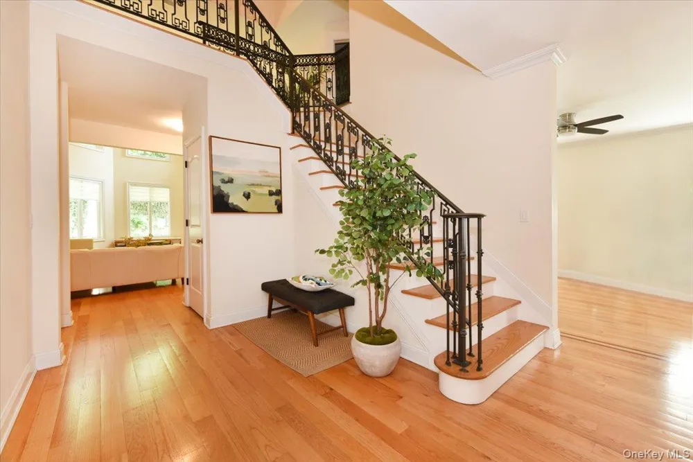 245 Harbor Hill Road East Hills, NY 11576