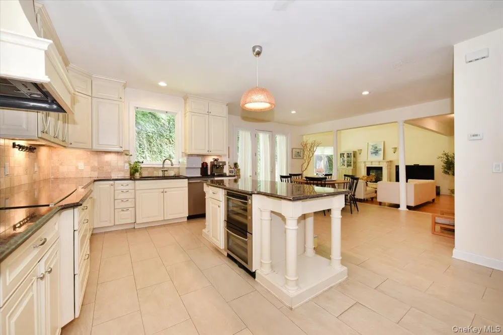 245 Harbor Hill Road East Hills, NY 11576
