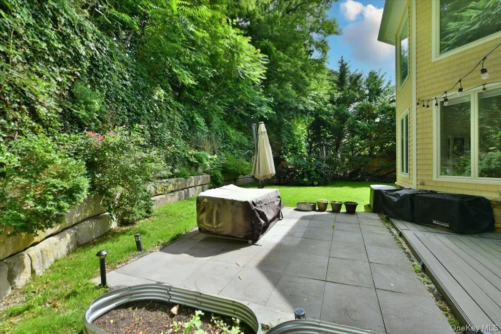 245 Harbor Hill Road East Hills, NY 11576