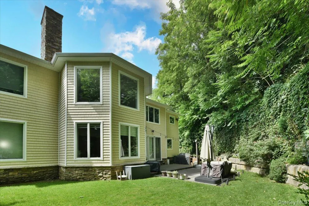 245 Harbor Hill Road East Hills, NY 11576