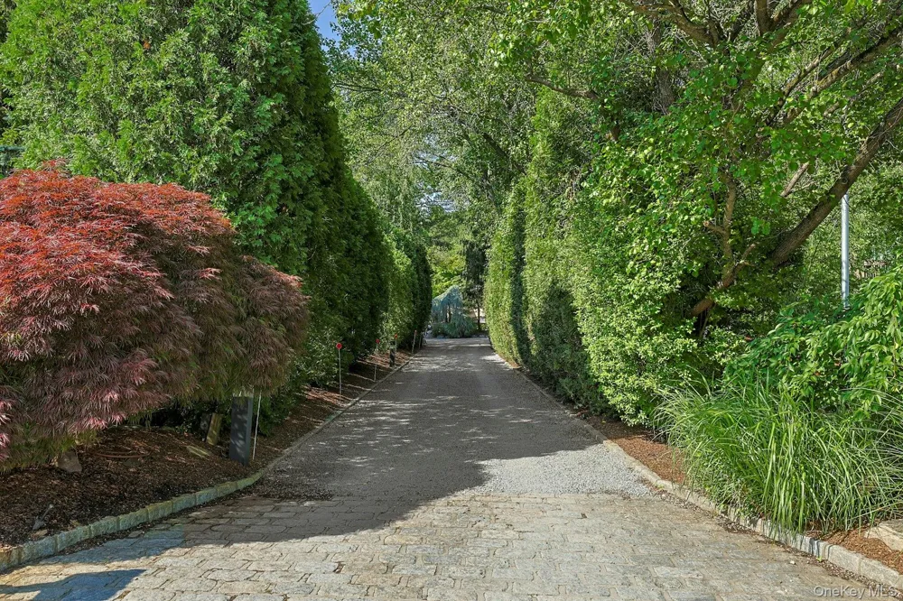 41 Murray Hill Road Scarsdale, NY 10583