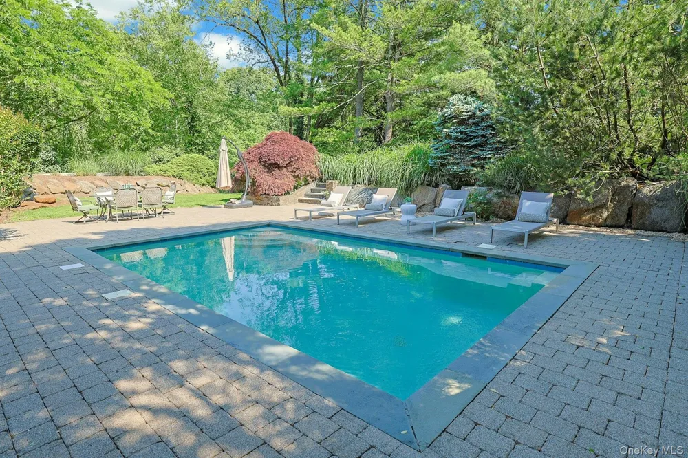 41 Murray Hill Road Scarsdale, NY 10583