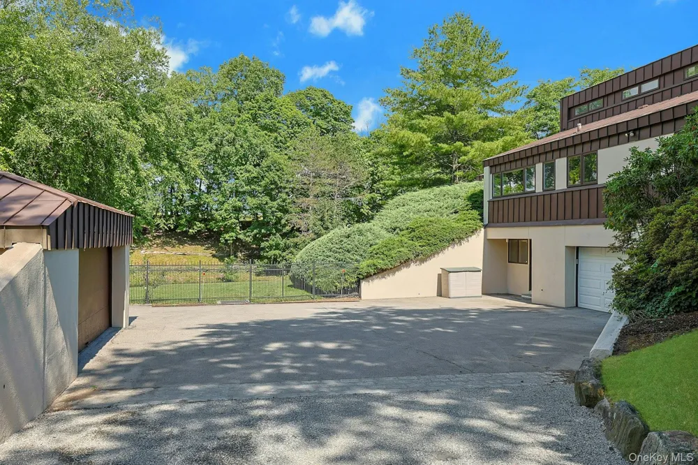 41 Murray Hill Road Scarsdale, NY 10583
