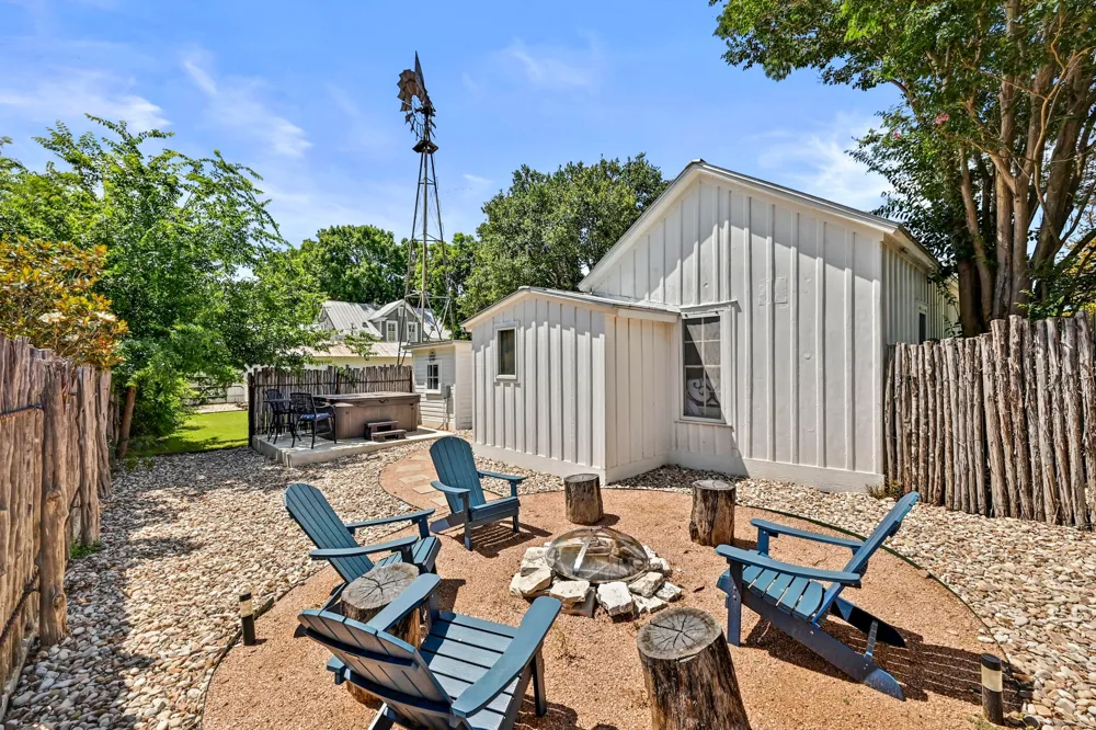 410 E Schubert Street Fredericksburg, TX 78624