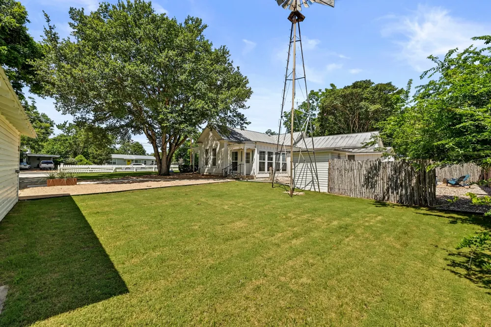 410 E Schubert Street Fredericksburg, TX 78624