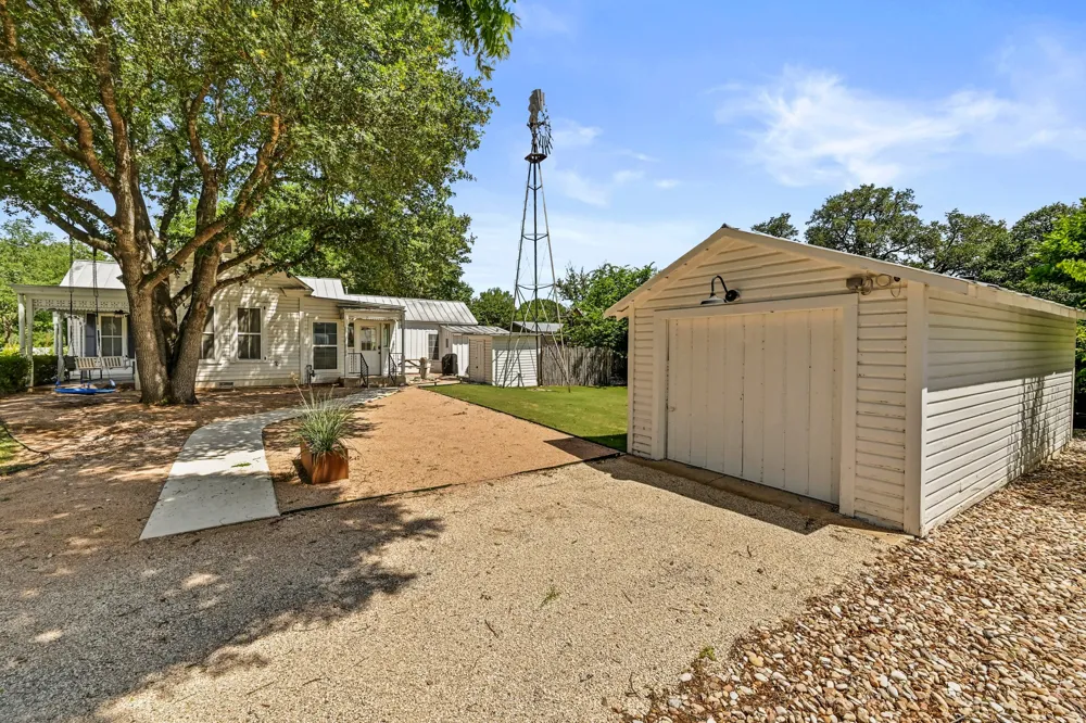 410 E Schubert Street Fredericksburg, TX 78624