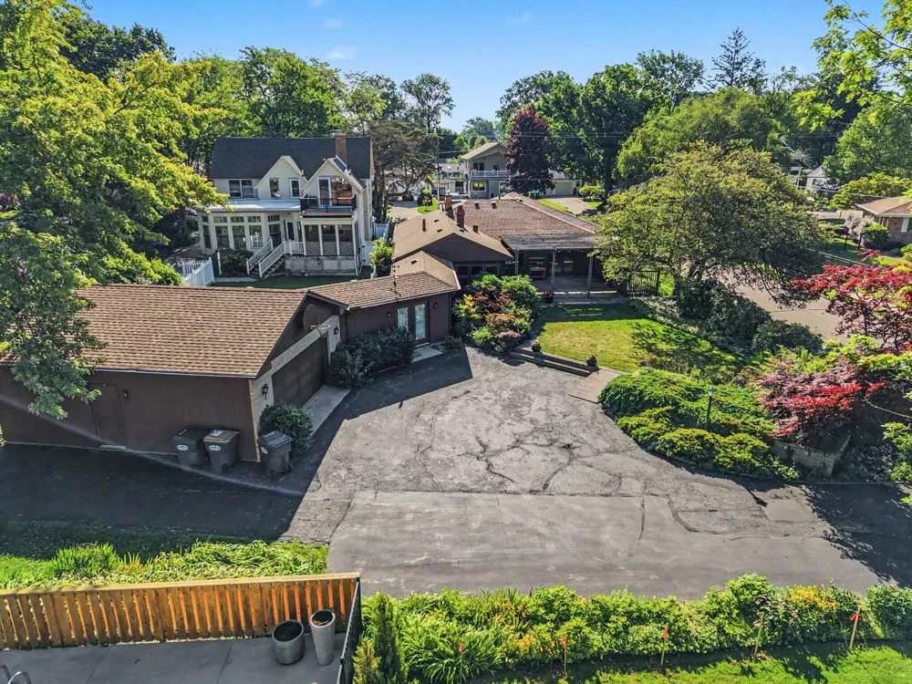 51 Pine Street South Haven City, MI 49090