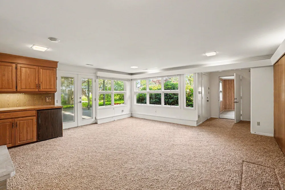 51 Pine Street South Haven City, MI 49090