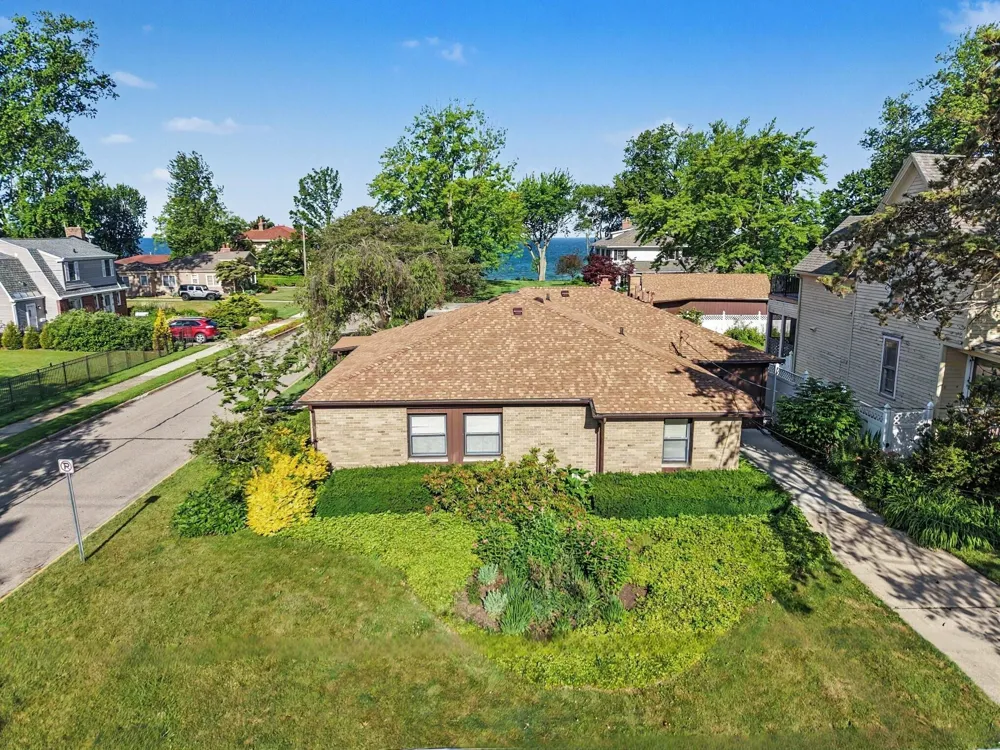 51 Pine Street South Haven City, MI 49090