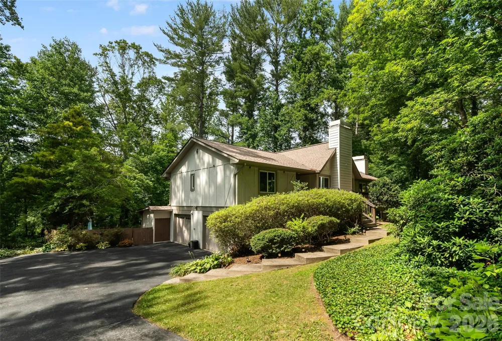 16 Canterbury Drive Arden, NC 28704