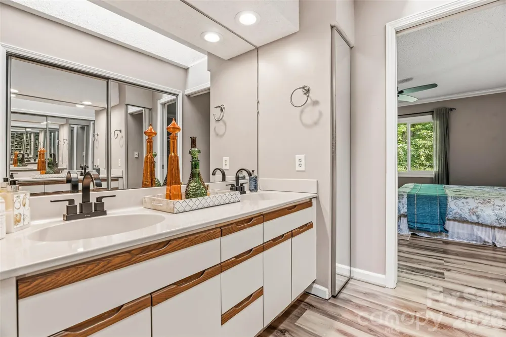 16 Canterbury Drive Arden, NC 28704