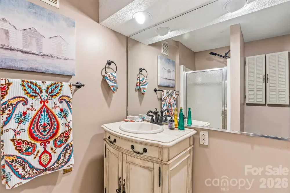 16 Canterbury Drive Arden, NC 28704