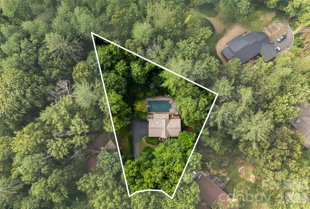 16 Canterbury Drive Arden, NC 28704