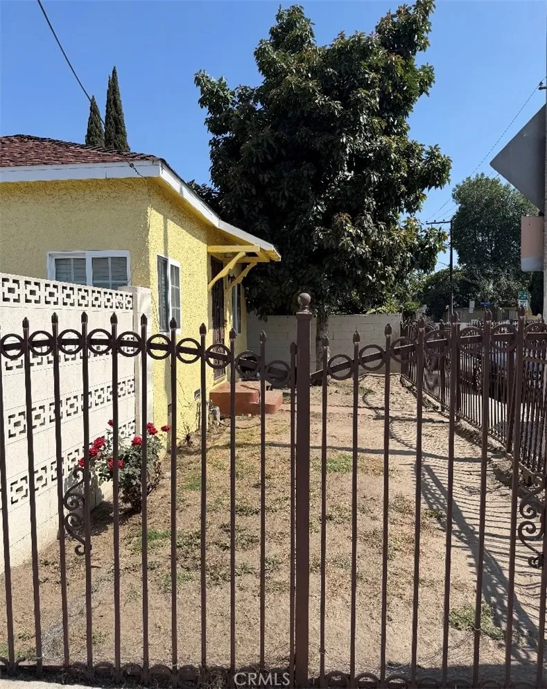 11415 California Lynwood, CA 90262