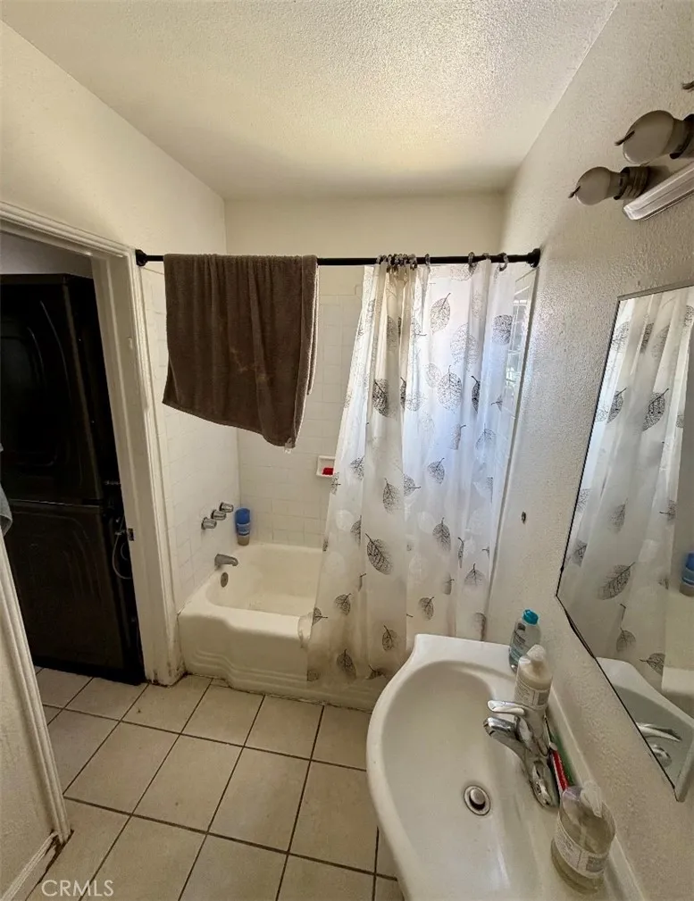 11415 California Lynwood, CA 90262